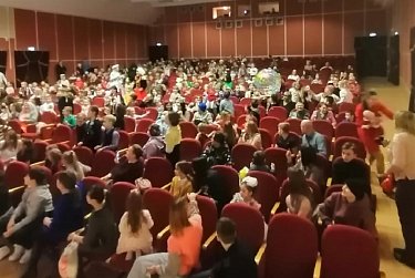 Парламентарии поздравили детей из многодетных семей